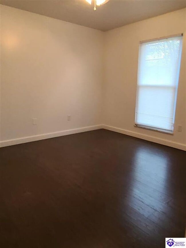 Building Photo - 1506 W Elm Rd