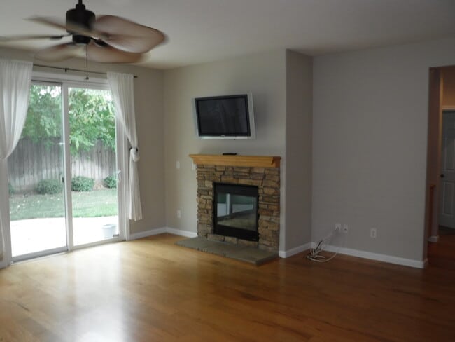Building Photo - Single story home in Turlock!!