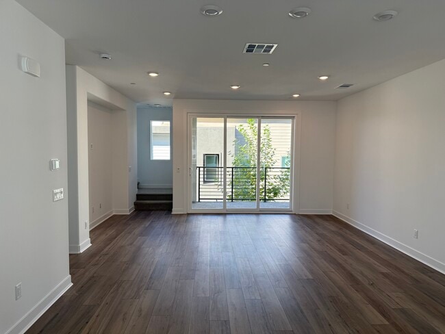 Building Photo - 26849 Laurel Mountain Loop