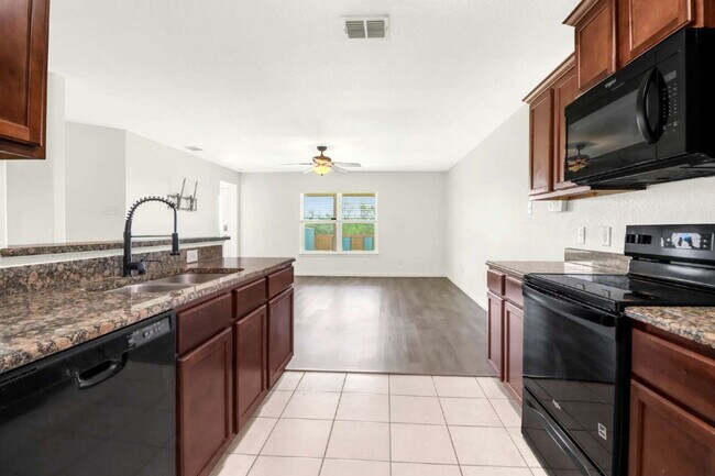 Building Photo - APPROVED APPLICATION + DEPOSIT = NO PRORATED RENT FOR SEPTEMBER! FIRST LEASE PAYMENT DUE OCTOBER ...