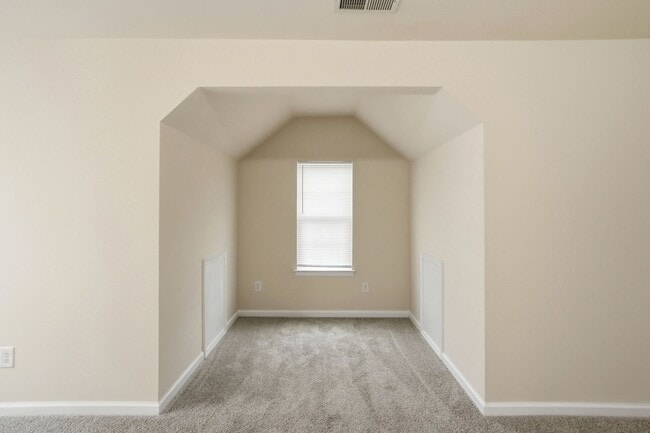 Building Photo - Move-In Ready Gem Near UNCC with Fresh Updates