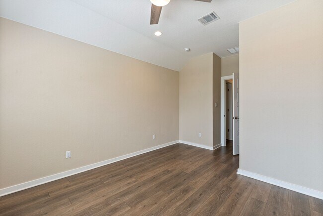 Building Photo - Beautiful Move-In Ready 4 bedroom, 3 bathroom home in Liberty Hill ISD!