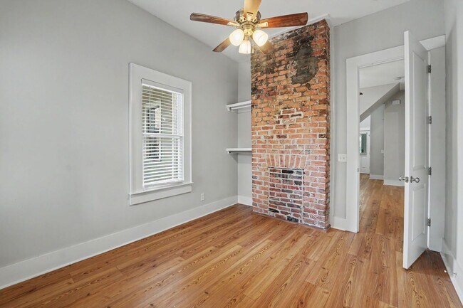 Building Photo - 311 W 39th St