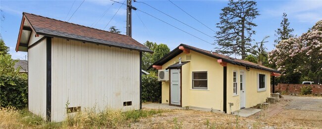 Building Photo - 607 Hacienda Dr