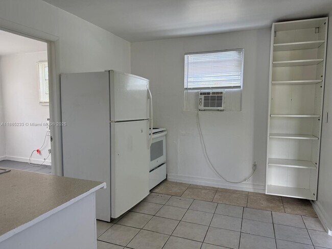 Building Photo - 632 42nd St