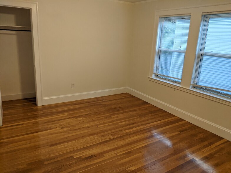 Building Photo - 66 Brock St