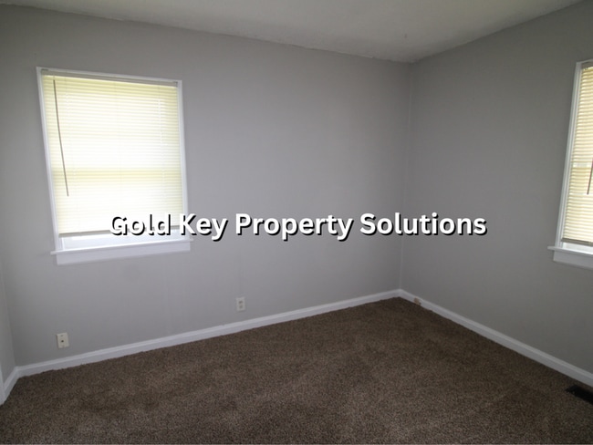 Building Photo - Cute 2 bed 1 bath Home For Rent W/ Detached Garage (SECTION 8 APPROVED)