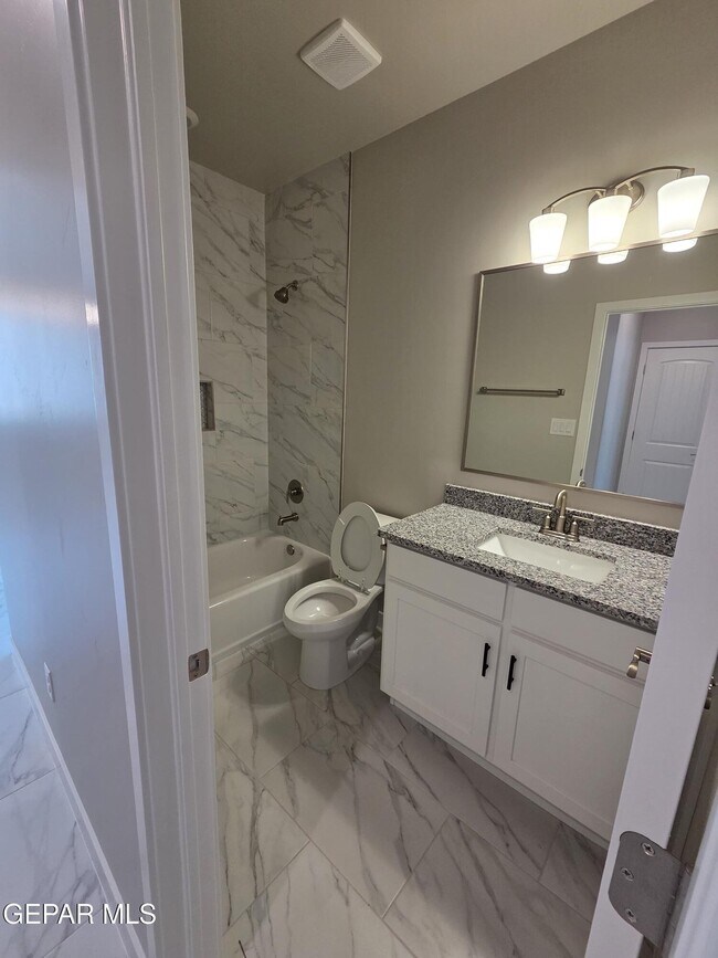 Building Photo - 3032 San Jenaro Dr
