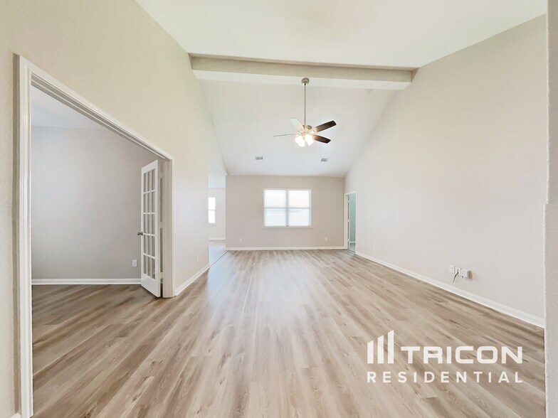 Building Photo - 216 Ryan St