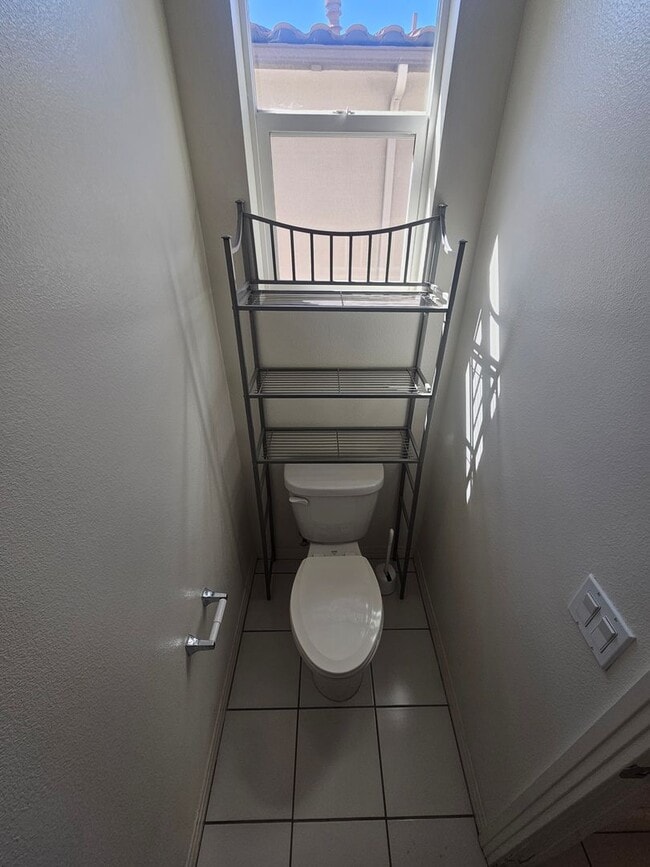 Building Photo - Gorgeous Stand Alone Town Home / Rolling Hills Golf Club is your Back Yard