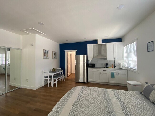 Unit 2 - 903 Kensington St