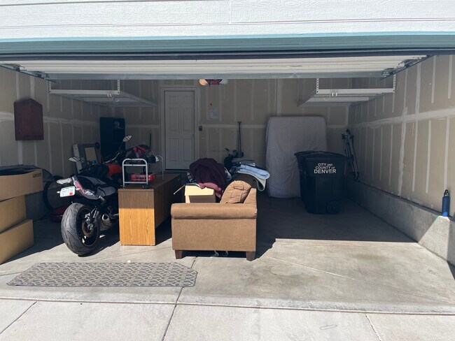 Building Photo - 16138 E Elk Dr