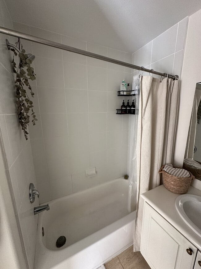 Building Photo - 5726 La Jolla Blvd