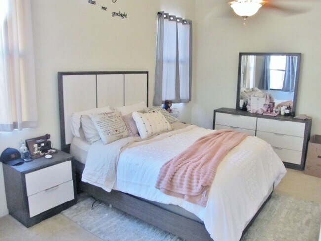 Building Photo - 3BR/2BA/2CG, 1518 sq.ft. home in Legends at Valiente centrally located in Sierra Vista, AZ