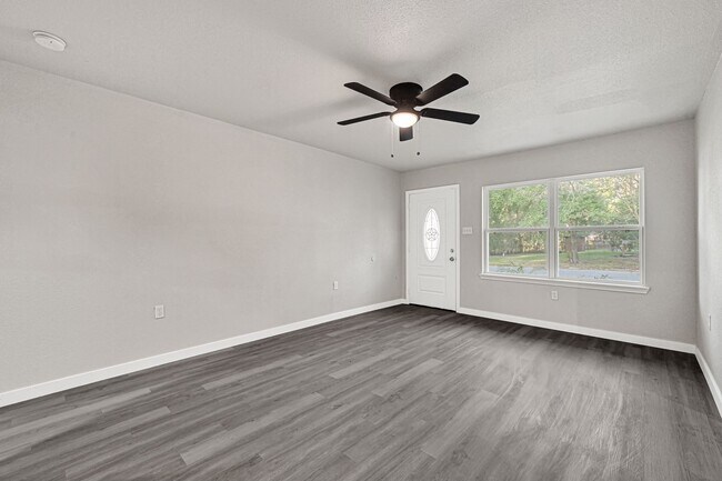 Building Photo - 10609 Murr Way