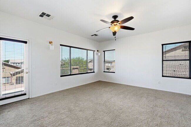 Building Photo - Moving in Special on OAC, 6bedroom 3bath Sparkling pool