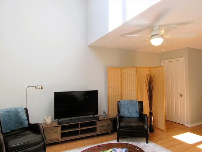 Building Photo - 45 Harbor Hill Dr