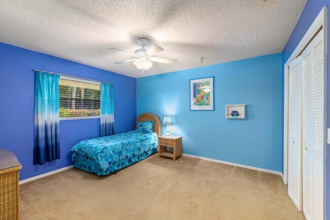 Building Photo - 2341 NW Bay Colony Ct
