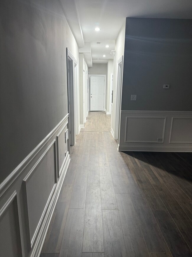 Building Photo - 8509 S Brandon Ave