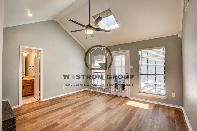 Building Photo - 3914 Meadow Dr