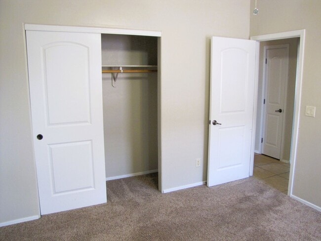 Building Photo - Spacious 3BR/2BA/2.5 CG, 2167 sq.ft. renta...