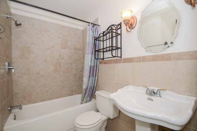 Building Photo - 1722 Foxlake Dr