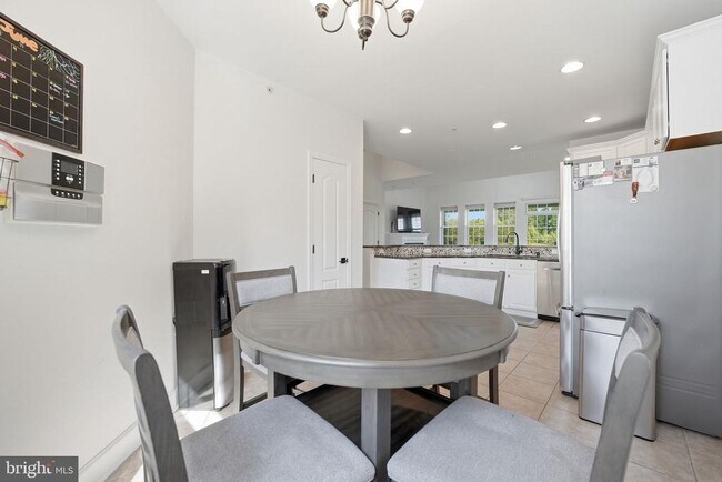 Building Photo - 13940 Greendale Dr
