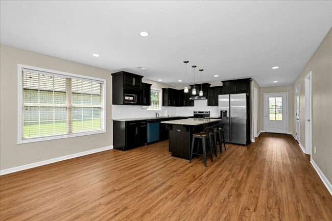 Building Photo - 3 Bedroom, 2 Bath home.