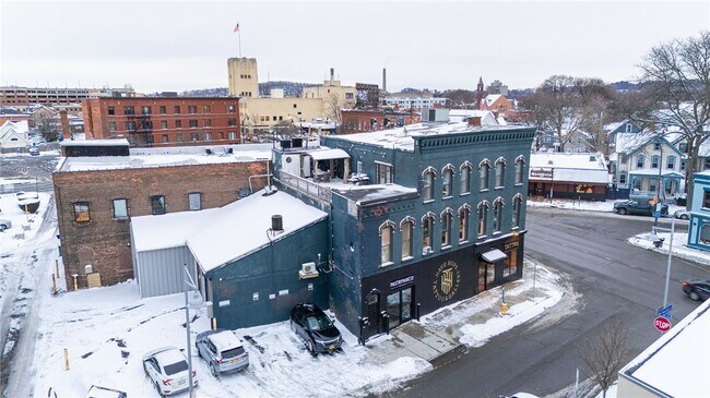 Building Photo - 186 Monroe Ave