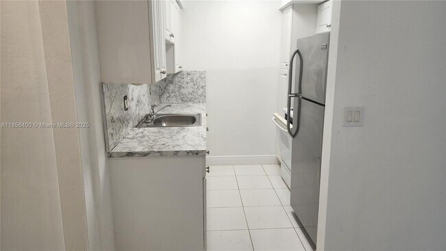 Building Photo - 280 SW 11th Ave
