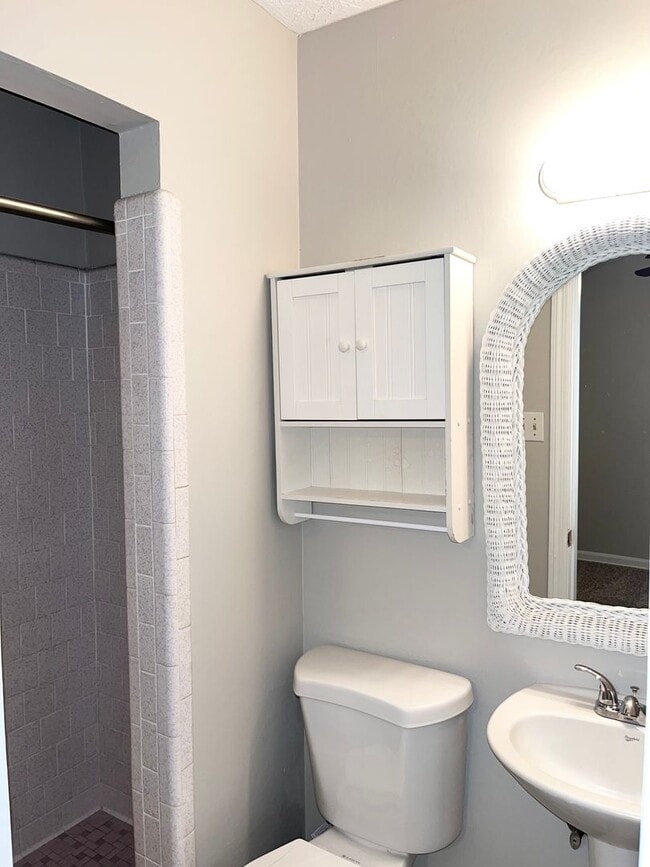 Building Photo - Wilmington Island- 3 Bedroom Home