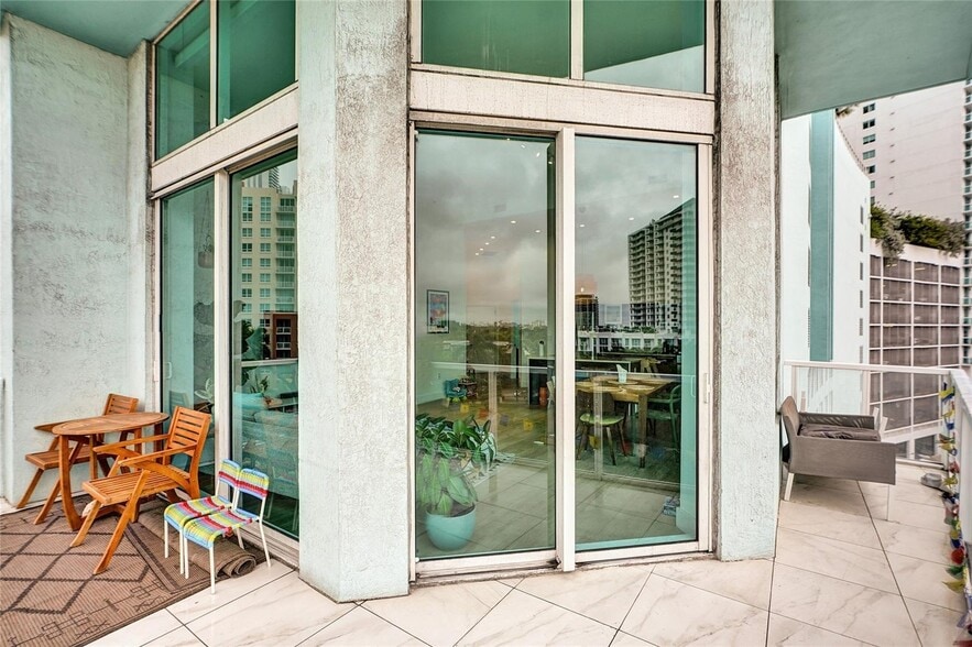 Building Photo - 1900 N Bayshore Dr