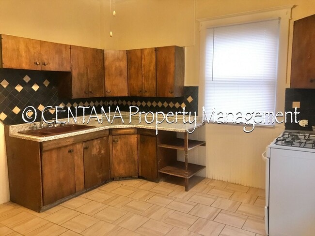 Building Photo - 728 W Granite St