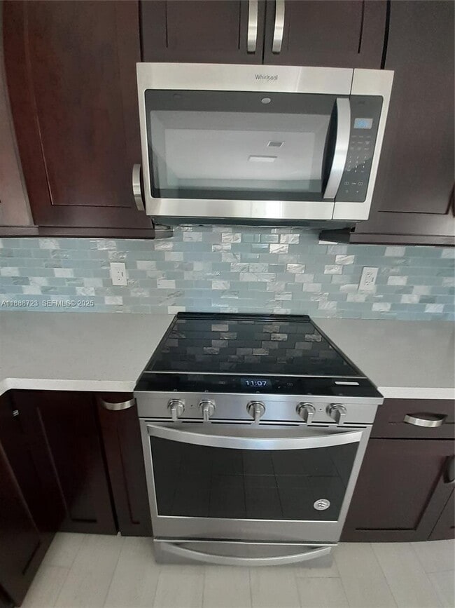 Building Photo - 23 Jenny Ln