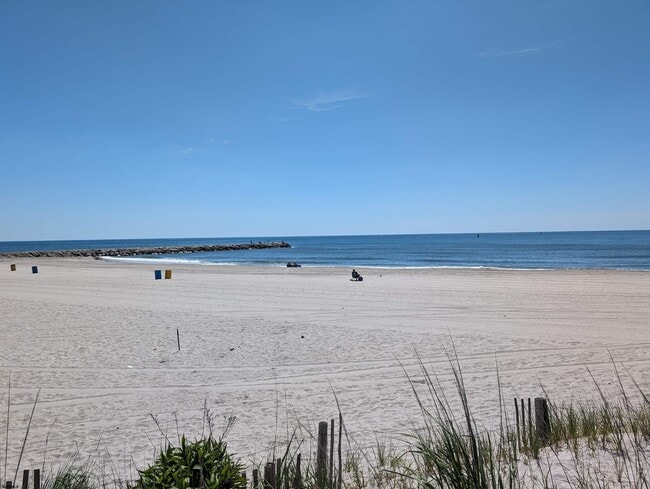 Building Photo - 207 Oriental Ave