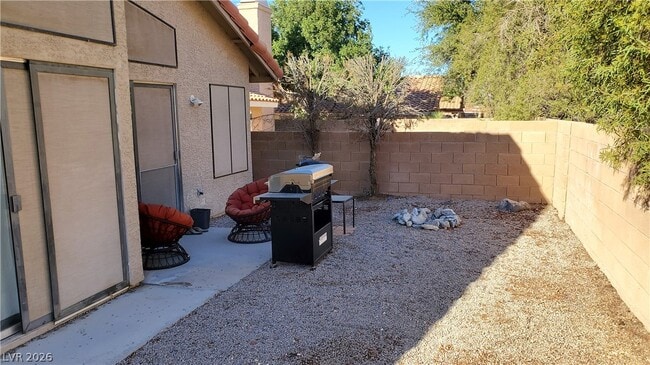 Building Photo - 44 Fantasia Ln