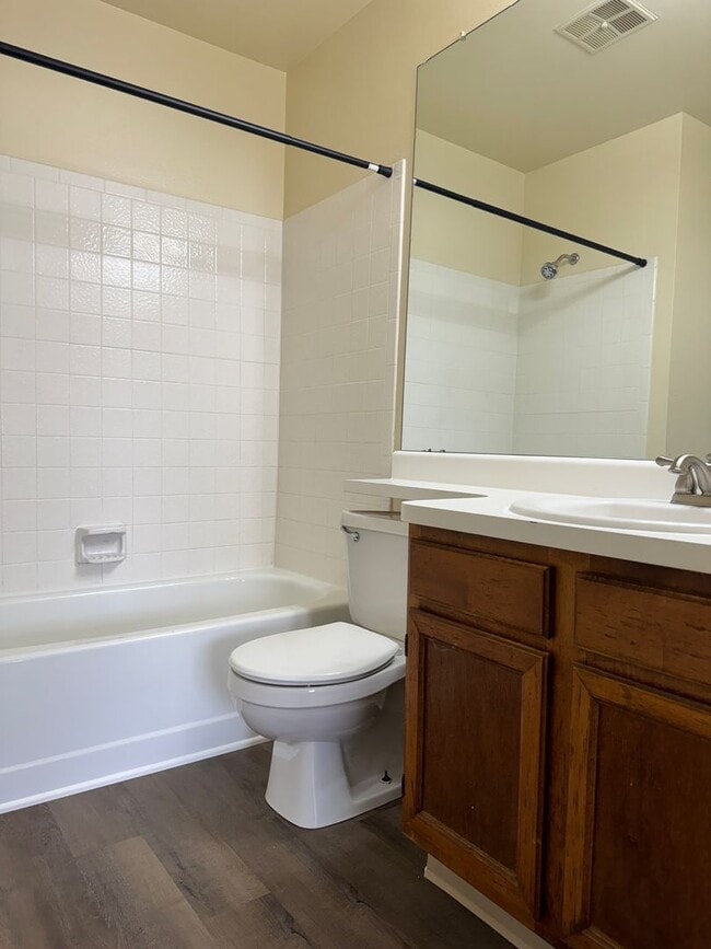 Building Photo - ADORABLE TOWNHOME