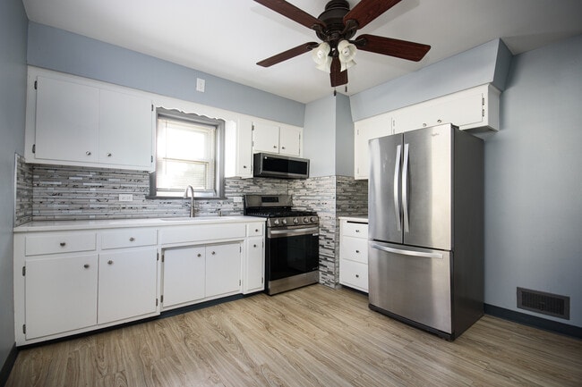 Building Photo - 5533 S Menard Ave