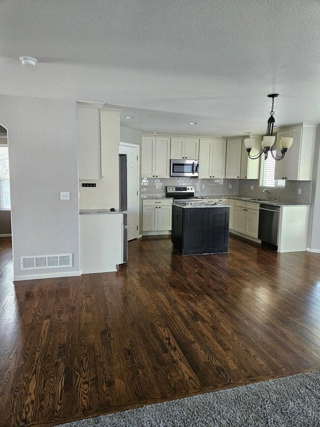 Building Photo - 2353 Aral Dr