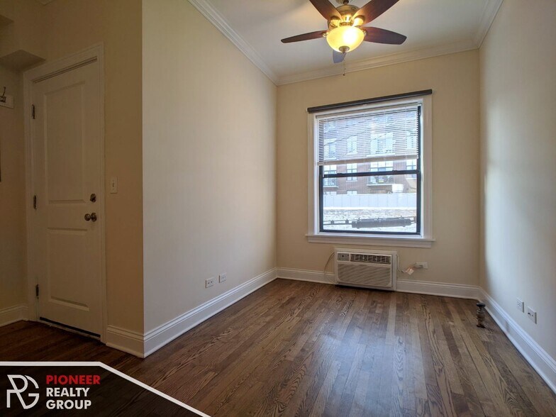 Building Photo - 736 W Addison St