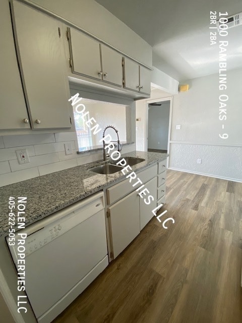 Building Photo - 1000 Rambling Oaks Dr