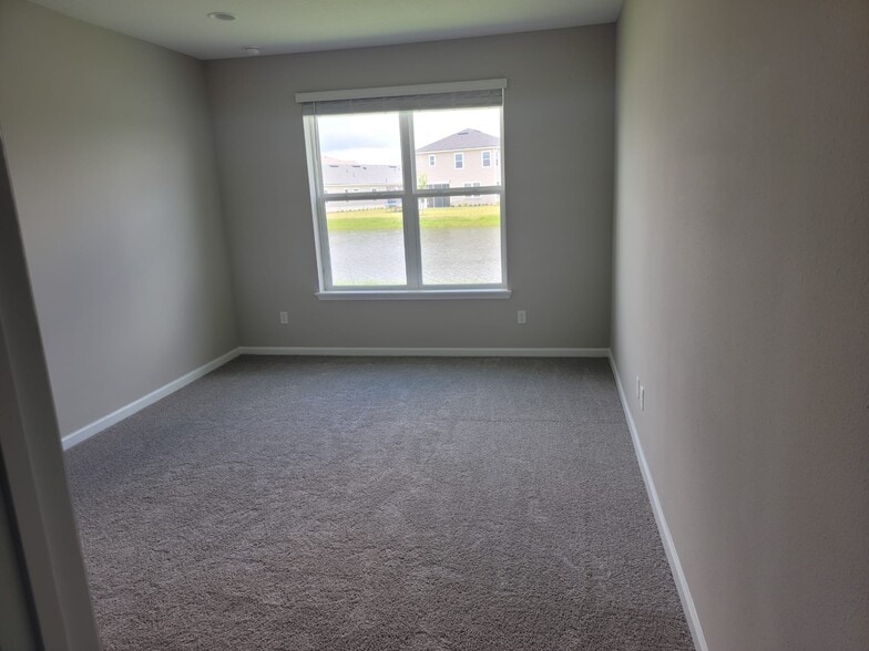 Building Photo - 808 Cherry Elm Dr