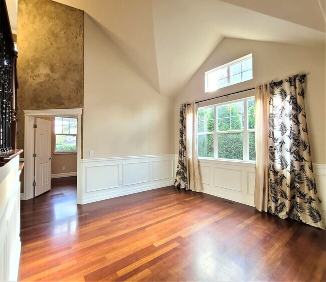 Building Photo - Luxurious 4 Bed/2.5 Bath Lynnwood Home - Available Now!