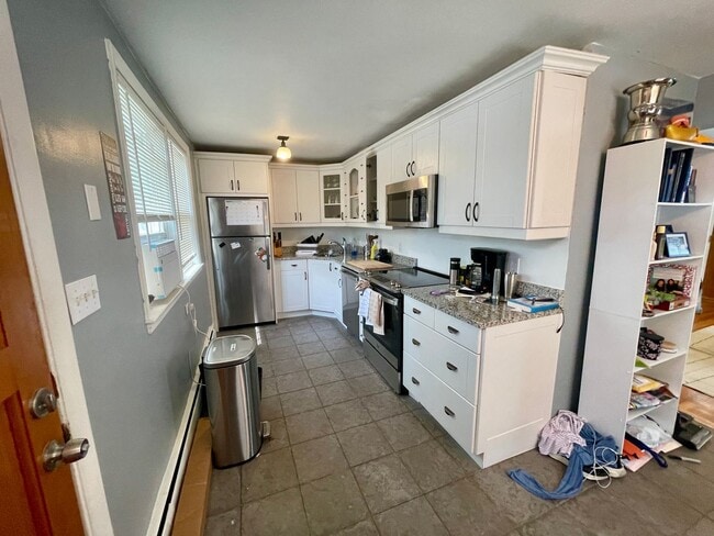 Building Photo - 1 Bedroom Condo for Rent $2,400