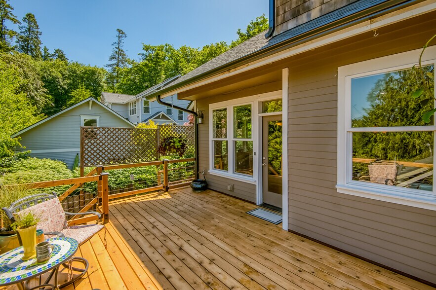 MAIN HOUSE - BACK PORCH - 421 5th Ave