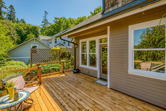 MAIN HOUSE - BACK PORCH - 421 5th Ave