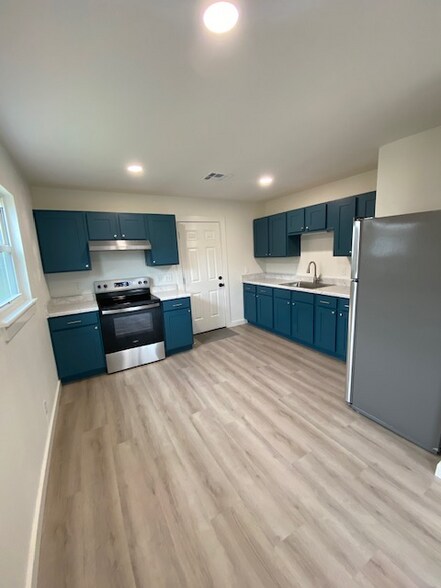 Building Photo - 1231 E Bryan Ave