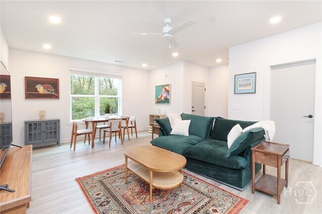 Building Photo - 240 Martha Dr