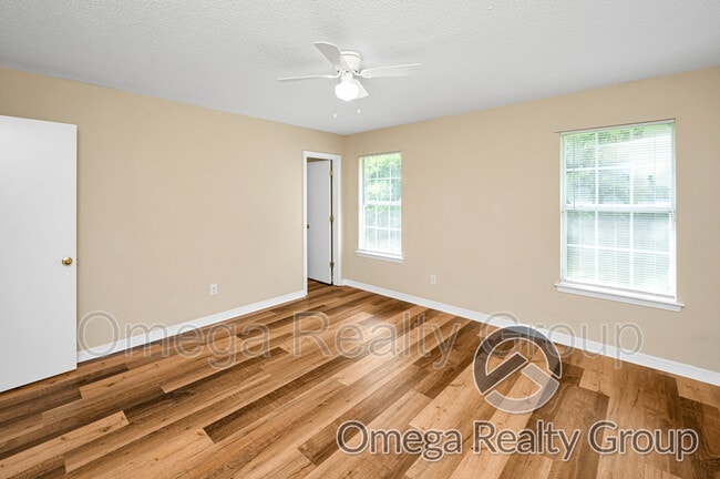 Building Photo - 3020 Barlett Dr