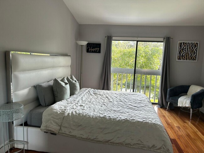 Building Photo - 7690 Lago Del Mar Dr